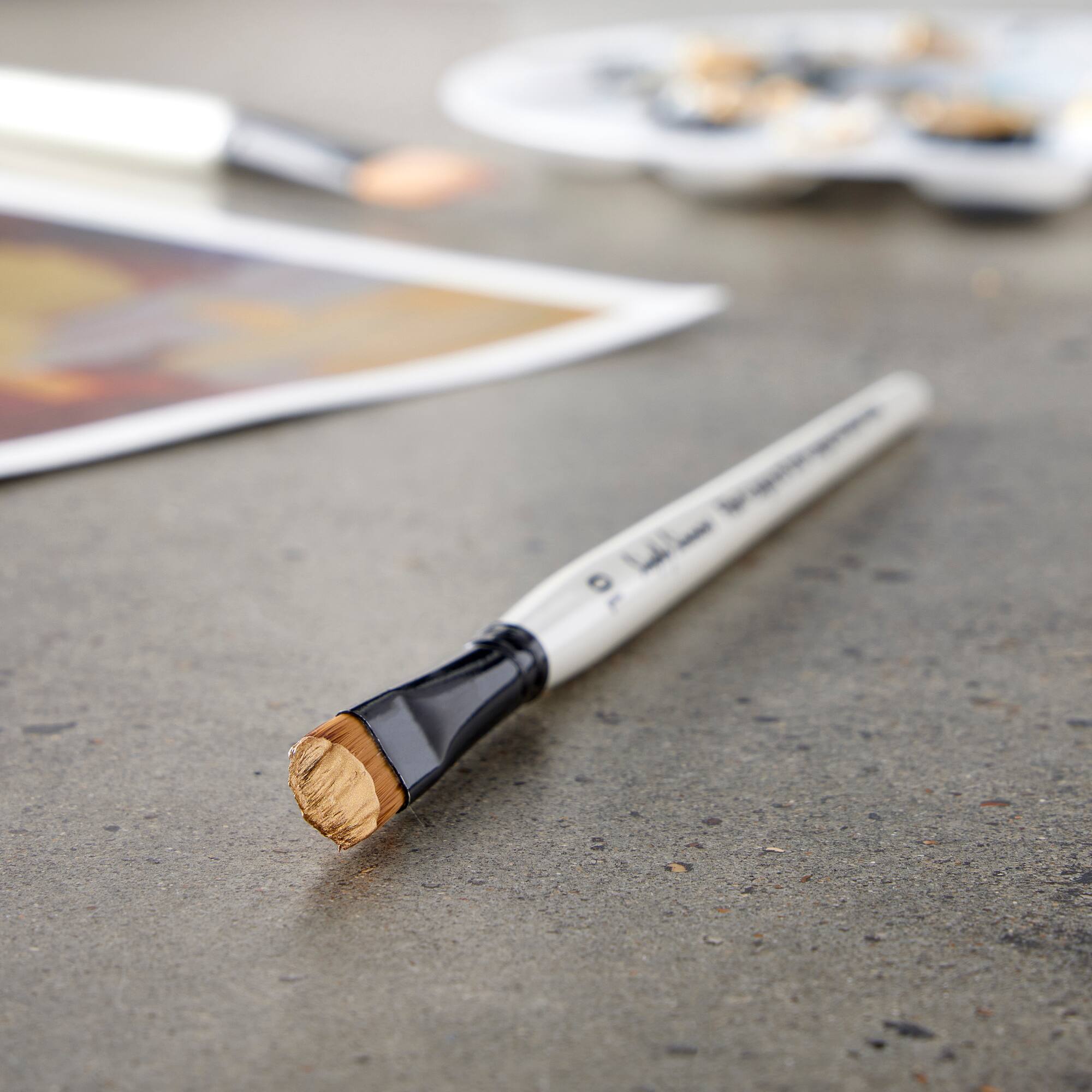 Simply Simmons Short Handle Filbert Brush